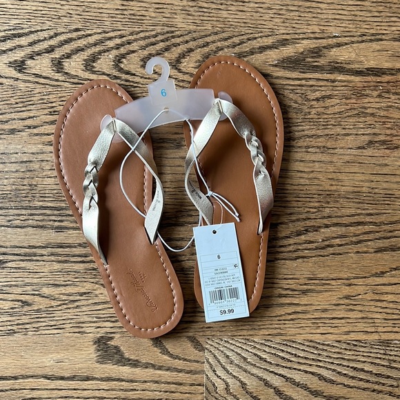 NWT Universal Thread Sandals - Picture 1 of 2